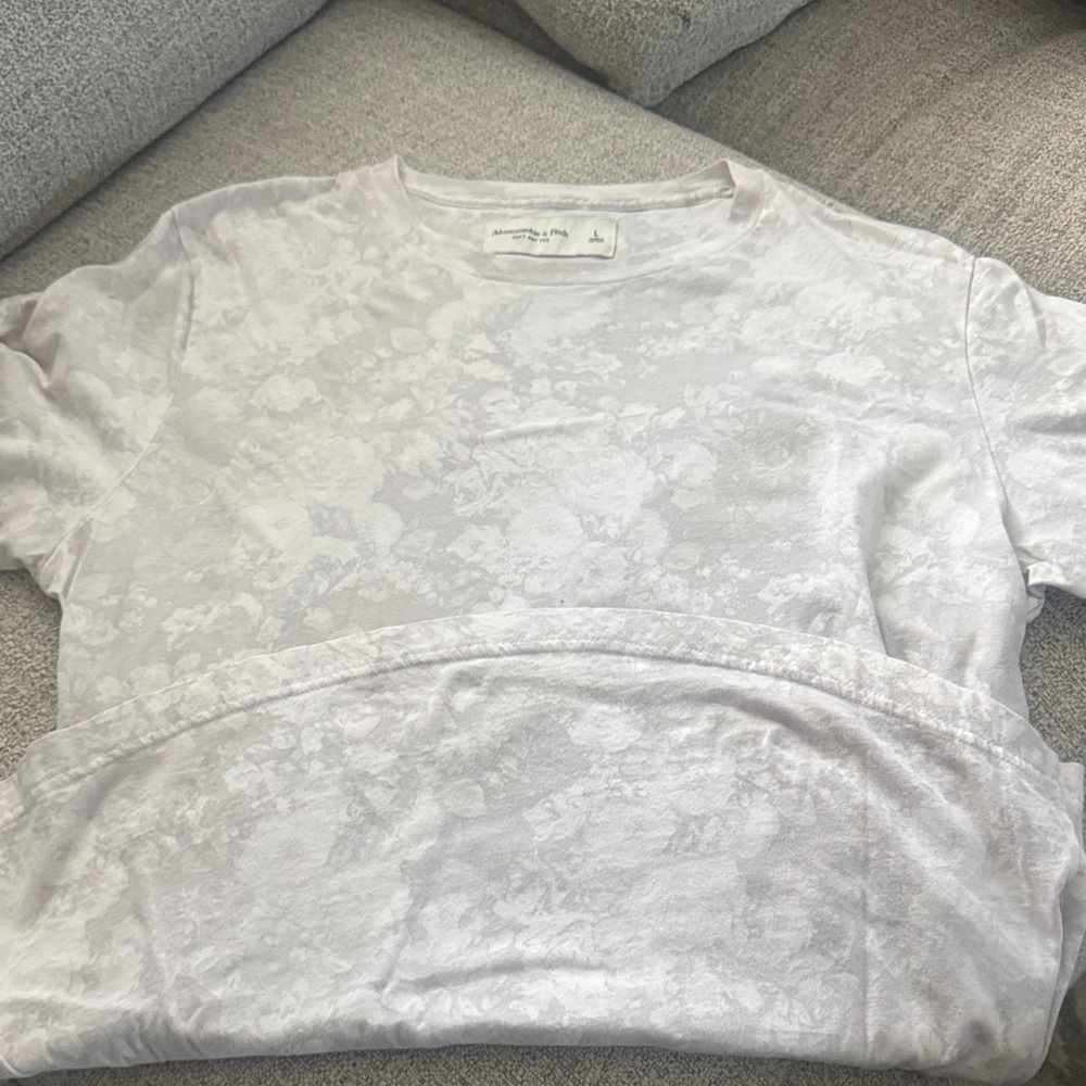 Abercrombie & Fitch White Short Sleeve Tee
